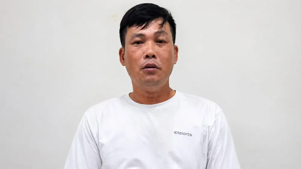 Trịnh Văn Sơn bị bắt ngay tại sân bay Tân Sơn Nhất khi vừa nhập cảnh về Việt Nam sau thời gian lẩn trốn truy nã.