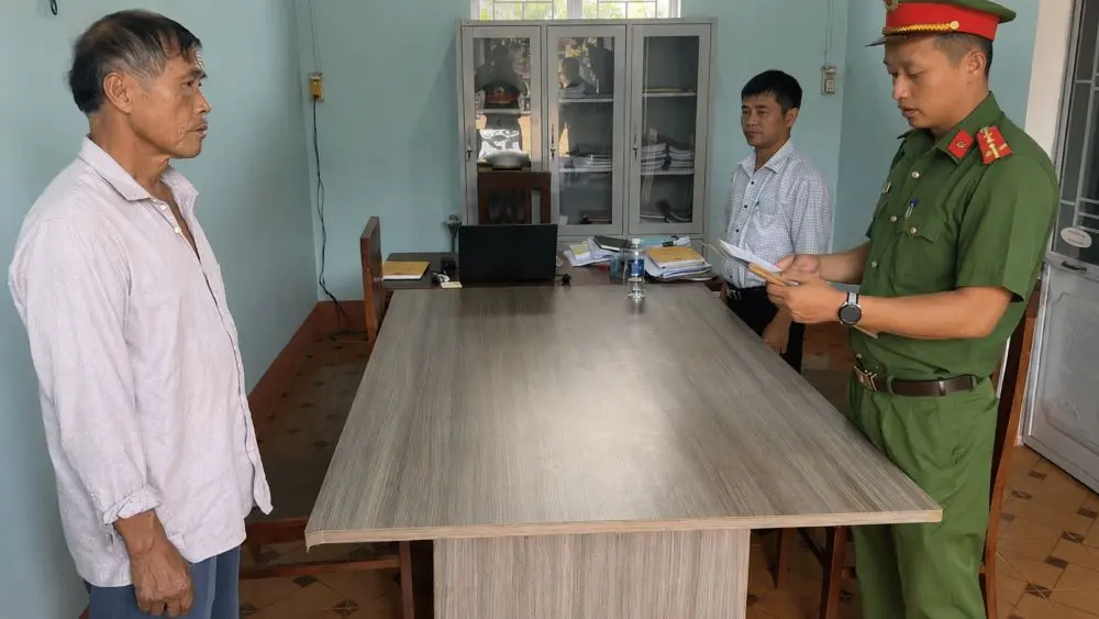 Chủ trại heo bị khởi tố sau khi xả hơn 240 tấn chất thải chưa xử lý ra môi trường, gây ô nhiễm nghiêm trọng. Xem chi tiết vụ việc.