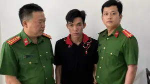 Bắt nghi phạm chém đứt lìa cổ tay đối thủ rồi bỏ trốn gần 2 năm ở Cần Thơ. Diễn biến vụ án và quá trình truy bắt gây chú ý.