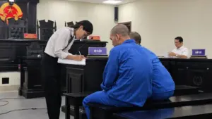 Dàn cảnh bán ôtô hạng sang rồi cướp lại xe sau khi khách chuyển tiền, nhóm bị cáo lĩnh án nặng tại Hà Nội.