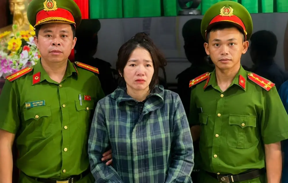 Nữ đối tượng truy nã đặc biệt nguy hiểm Đoàn Thị Thơ bị bắt sau hơn một năm lẩn trốn, chấm dứt hành trình trốn truy nã tại Quảng Trị.