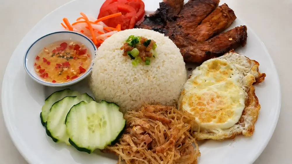 TP.HCM lọt top điểm đến ẩm thực hấp dẫn nhất thế giới, góp phần thúc đẩy du lịch tăng trưởng mạnh với doanh thu 193.000 tỷ đồng.