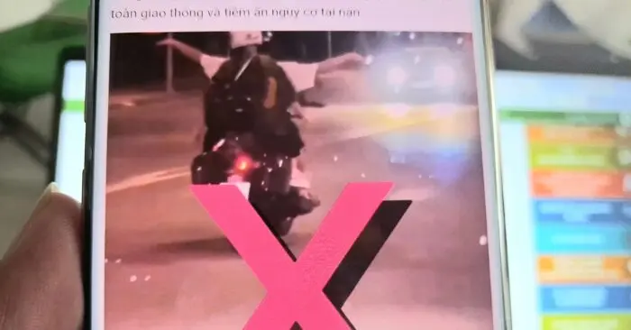 buông hai tay lái xe
