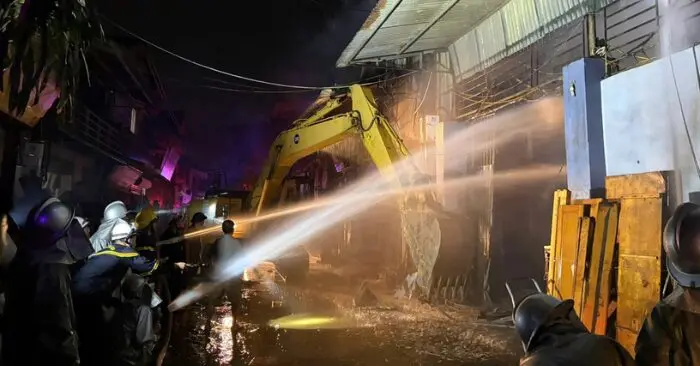 Cháy xưởng gỗ Hà Nội