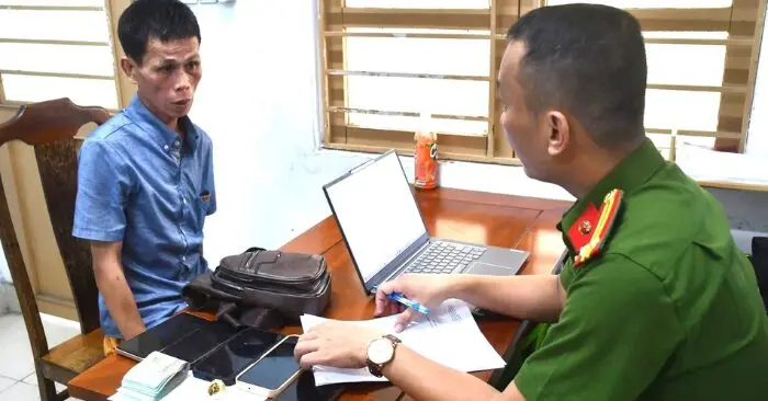 Trộm cắp điện thoại