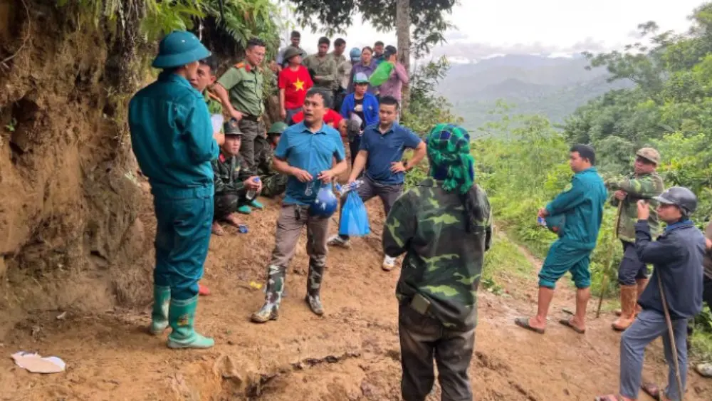 Bé trai 22 tháng tuổi mất tích khi đi chăn bò cùng dì ở Cao Bằng đã được tìm thấy sau nhiều ngày lực lượng chức năng tìm kiếm.