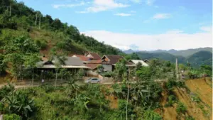 Lao động trẻ miền Tây Nghệ An rời quê mưu sinh khiến nhiều nghề truyền thống thiếu người kế tục, đặt ra bài toán giữ nguồn nhân lực.