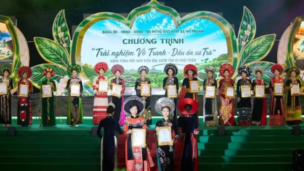 Áo dài dân tộc tỏa sáng tại cuộc thi Duyên dáng xứ trà ở Thái Nguyên, góp phần quảng bá văn hóa vùng chè và du lịch địa phương.