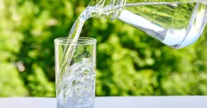 uống nước ngày nắng nóng