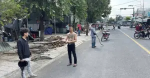 dùng hung khí hỗn chiến