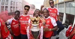 Arsenal nhuộm đỏ London mừng chức vô địch Premier League