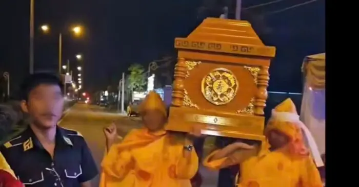 xác minh vụ khiêng quan tài