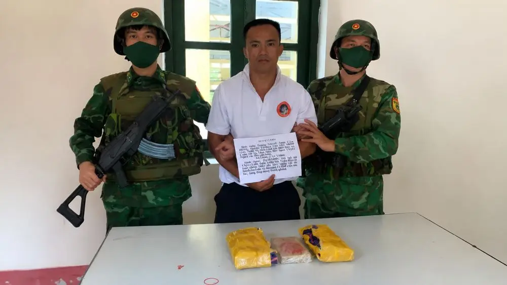 Nghệ An bắt 2 đối tượng, thu giữ hơn 15.000 viên ma túy tổng hợp và 1 bánh heroin. Xem diễn biến chuyên án mới nhất.