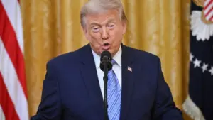 Tổng thống Trump cáo buộc Trung Quốc can thiệp bầu cử Mỹ năm 2020, trong khi Bắc Kinh bác bỏ và dư luận tiếp tục tranh cãi