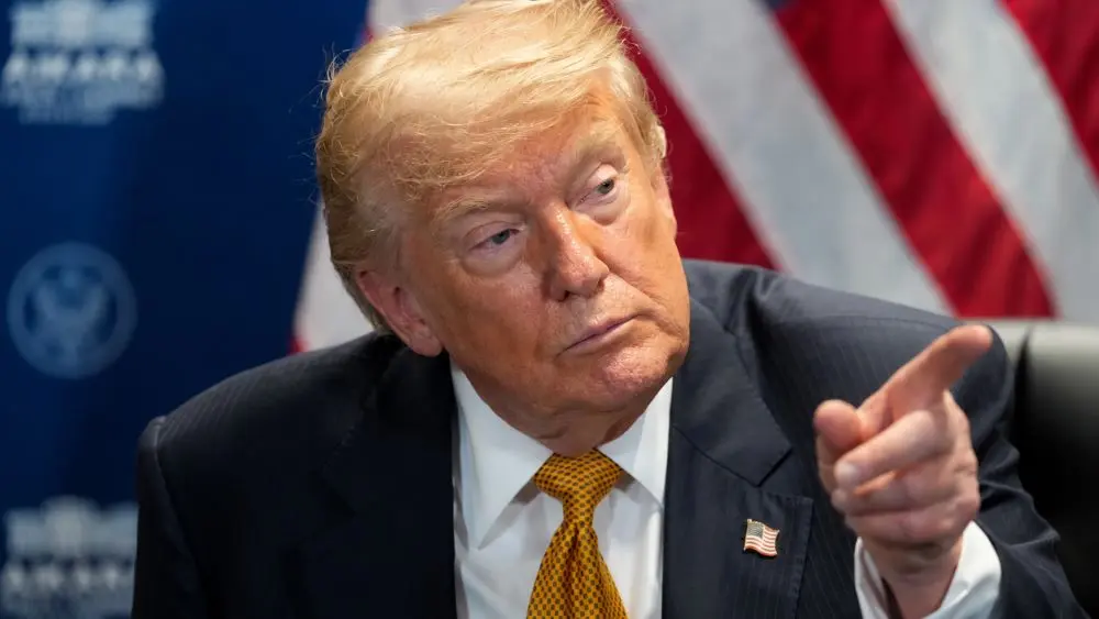 Ông Trump ra lệnh tái phong tỏa cảng biển Iran, gia tăng sức ép với Tehran và làm nóng căng thẳng tại Trung Đông.