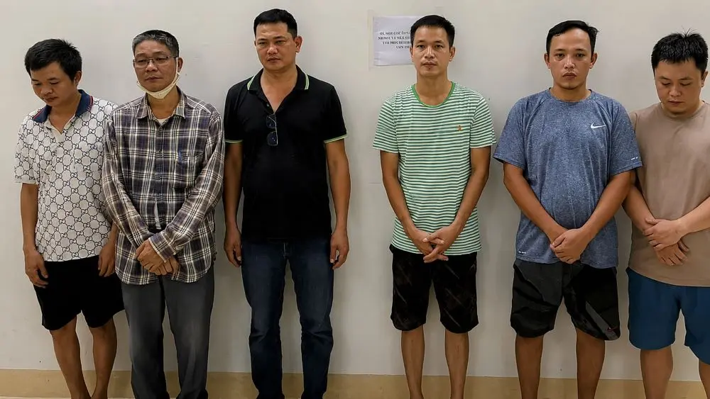 Công an Đà Nẵng triệt phá đường dây cá độ bóng đá giao dịch gần 60 tỷ đồng, tạm giữ nhiều nghi phạm để điều tra.