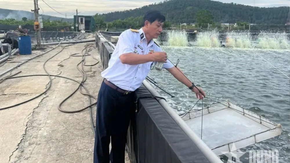 Cựu chiến binh Nguyễn Văn Kiên phát triển mô hình nuôi tôm công nghệ cao, tạo việc làm và nâng cao thu nhập tại Nghệ An.