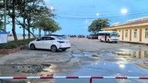 Chủ cơ sở trông giữ xe tại Cửa Lò bị xử phạt 7,5 triệu đồng vì thu tiền cao hơn giá niêm yết, góp phần chấn chỉnh hoạt động du lịch.