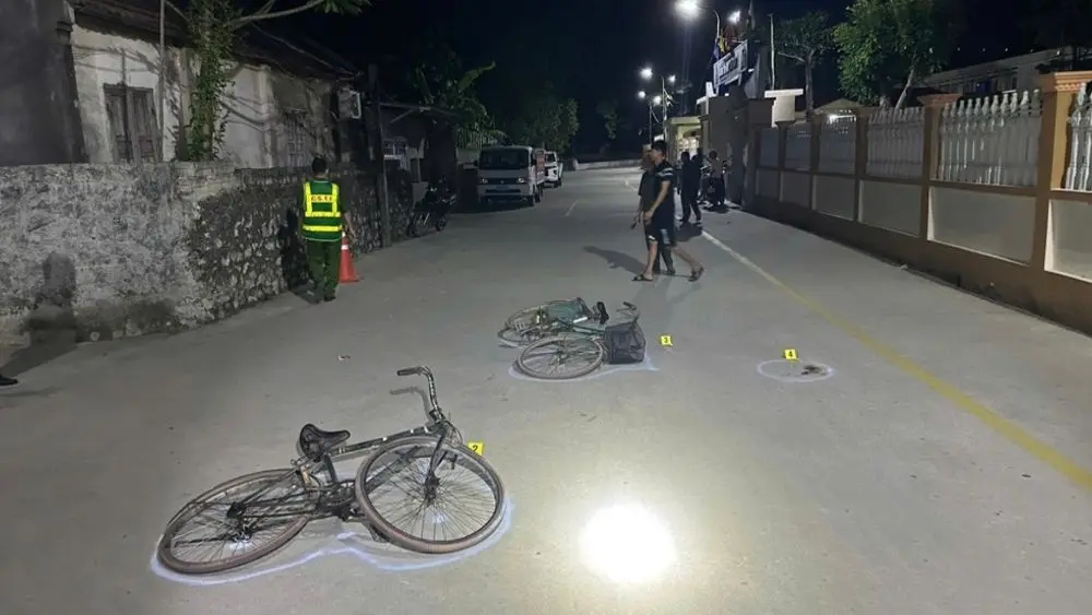 Hiện trường vụ tai nạn xe đạp tại Thanh Hóa khiến một cụ bà tử vong, cơ quan chức năng đang điều tra nguyên nhân vụ việc.