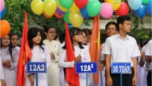 Đồng phục học sinh: Gánh nặng chi phí với phụ huynh