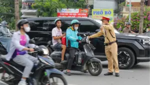 CSGT Hà Nội xử lý gần 9.300 vi phạm giao thông trong một tuần, phạt hơn 21 tỷ đồng, tăng cường kiểm tra các lỗi nguy hiểm.