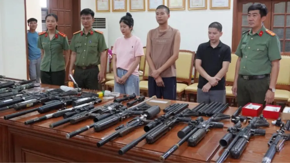 Công an triệt phá cơ sở sản xuất hàng nghìn linh kiện súng núp bóng công ty cơ khí, khởi tố nhiều bị can liên quan vụ án.