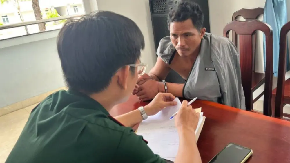 Án mạng trên tàu cá cách bờ hơn 200 hải lý: Nghi phạm bị bắt ngay khi tàu cập cảng. Cập nhật diễn biến vụ việc mới nhất.