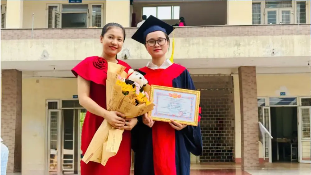 Lê Thị Thu Uyên chia sẻ hành trình trưởng thành tại Trường Đại học Khoa học Thái Nguyên, nơi cô nhận được sự hỗ trợ từ thầy cô và bạn bè.