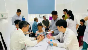 Khám sàng lọc trẻ em khuyết tật năm 2026 giúp phát hiện nhiều trường hợp cần phẫu thuật, mở cơ hội điều trị miễn phí cho trẻ.