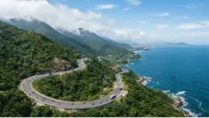 Ý nghĩa tên gọi đèo Hải Vân gắn với đặc điểm biển, mây và khí hậu độc đáo, tạo nên một trong những cung đèo nổi tiếng của Việt Nam.