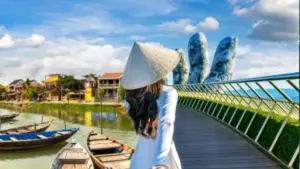 Du lịch Đà Nẵng bùng nổ với doanh thu kỷ lục 34.700 tỷ đồng, tiếp tục được World Travel Awards vinh danh.