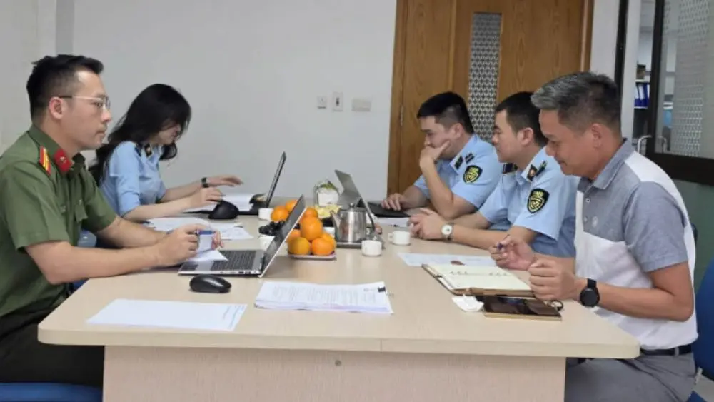 Hà Nội tước quyền phân phối xăng dầu của 2 doanh nghiệp và xử phạt 270 triệu đồng. Cập nhật chi tiết vụ việc mới nhất.