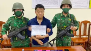 Bộ đội Biên phòng bắt đối tượng vận chuyển ma túy sau khi lao xe vào tổ đánh án. Cập nhật diễn biến và tang vật vụ án.