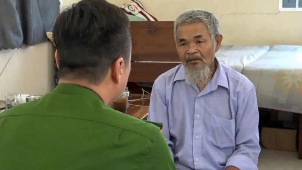 Người đàn ông đâm bạn tử vong sau mâu thuẫn liên quan đến việc xúc phạm mẹ mình. Cập nhật diễn biến điều tra mới nhất của vụ án.