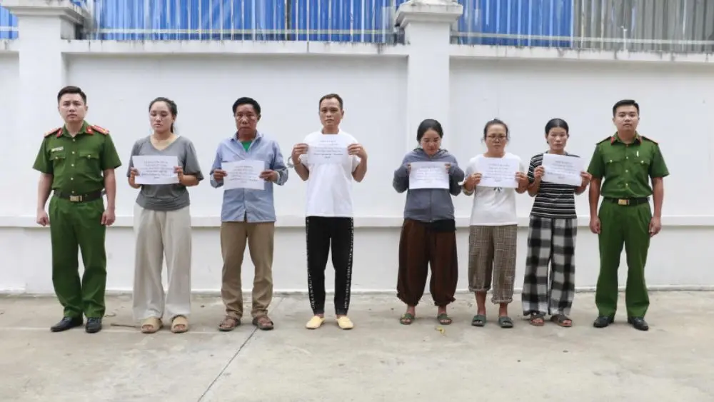 Công an Nghệ An triệt xóa 2 đường dây mua bán người, bắt 6 đối tượng và giải cứu 3 nạn nhân bị bán sang nước ngoài làm vợ.