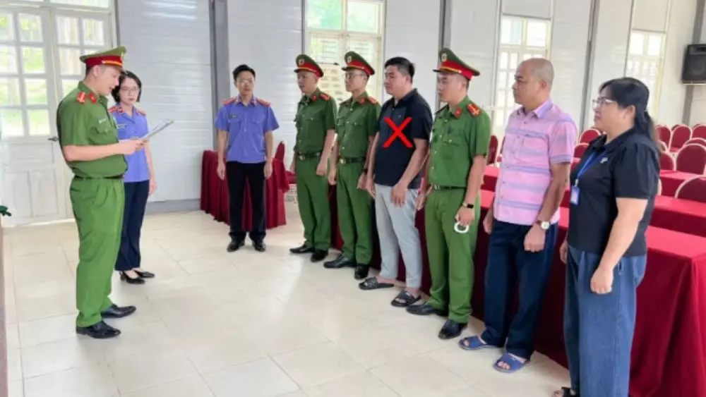 Công an Sơn La khởi tố, tạm giam giám đốc doanh nghiệp xây dựng Bùi Văn Hưng để điều tra hành vi lừa đảo chiếm đoạt tài sản.
