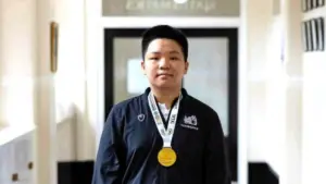 Nam sinh 18 tuổi lập kỳ tích tại Olympic Toán quốc tế, trở thành huyền thoại với thành tích hiếm có, thu hút sự quan tâm của nhiều người.