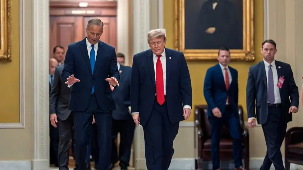 Đảng Dân chủ tìm cách gắn trách nhiệm chiến dịch Iran với ông Trump, làm nóng tranh cãi chính trị tại Mỹ.