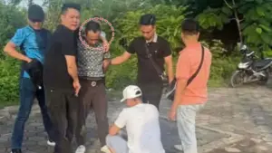 Nghi phạm sát hại người phụ nữ ở ven đường đã bị bắt sau hơn 30 giờ lẩn trốn. Diễn biến vụ án và quá trình truy bắt gây chú ý.