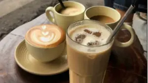 Tìm hiểu 5 sai lầm khi uống cà phê đá và cách sử dụng đúng để hạn chế ảnh hưởng của đường, caffeine đến sức khỏe.