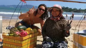 Người bán hoa quả nổi tiếng ở Nha Trang bị xử lý vì vi phạm quy định, khẳng định nguyên tắc không có ngoại lệ trong thực thi pháp luật.