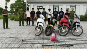 Hơn 100 thanh thiếu niên mang hung khí đánh võng, rượt đuổi gây náo loạn. Cập nhật diễn biến điều tra và xử lý của cơ quan chức năng.