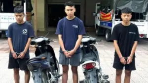 Nhóm tuổi teen từ Hà Tĩnh ra Nghệ An trộm cắp xe máy bị công an bắt giữ cùng tang vật. Xem chi tiết vụ việc.