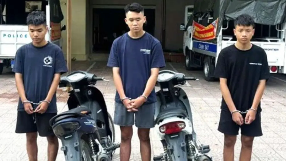 Nhóm tuổi teen từ Hà Tĩnh ra Nghệ An trộm cắp xe máy bị công an bắt giữ cùng tang vật. Xem chi tiết vụ việc.