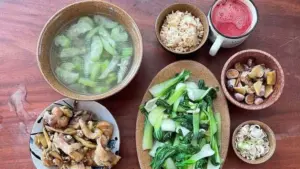 Khám phá thực đơn 7 ngày ít calo giúp giảm mỡ, eo thon theo gợi ý bác sĩ, dễ áp dụng để kiểm soát cân nặng hiệu quả.