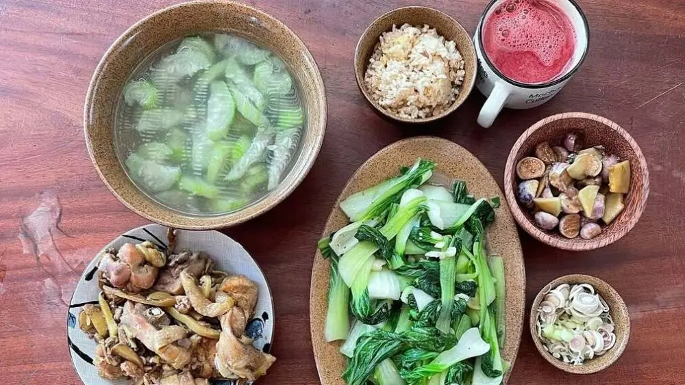 Khám phá thực đơn 7 ngày ít calo giúp giảm mỡ, eo thon theo gợi ý bác sĩ, dễ áp dụng để kiểm soát cân nặng hiệu quả.
