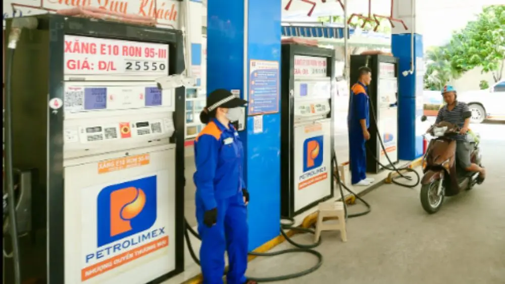 Xăng E10 ngày càng được người dân lựa chọn nhờ tính thân thiện với môi trường và phù hợp xu hướng tiêu dùng mới.