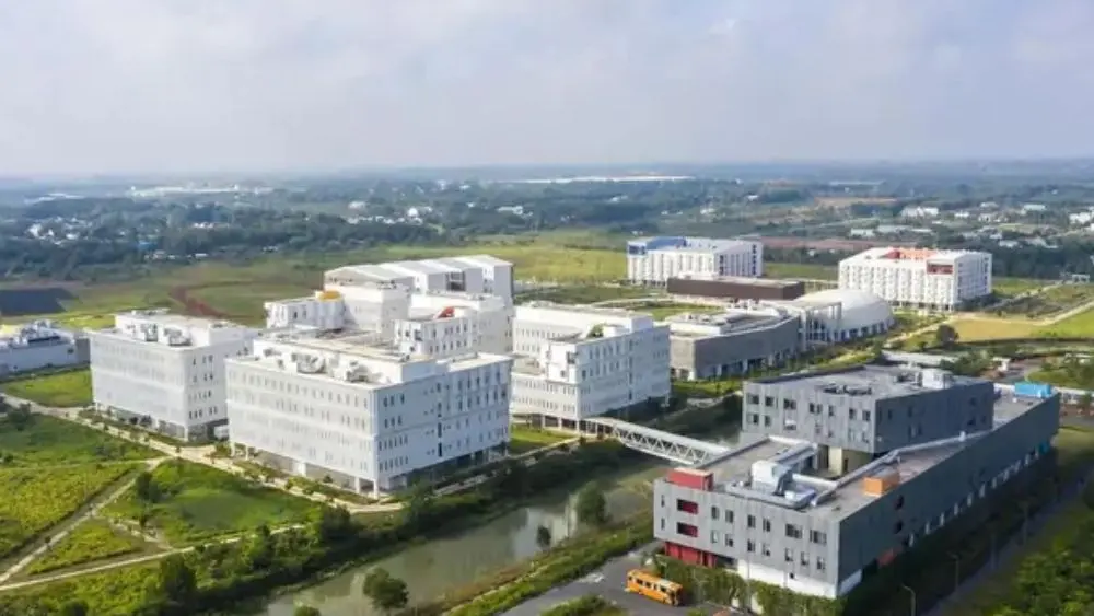 rường Đại học Việt Đức giảng dạy hoàn toàn bằng tiếng Anh, đặt mục tiêu vào top 200 châu Á. Tìm hiểu mô hình đào tạo và định hướng phát triển.