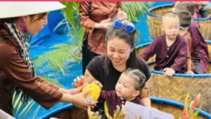 Học sinh mầm non tại Hải Phòng hào hứng trải nghiệm không gian miền Tây sông nước ngay trong khuôn viên trường học.