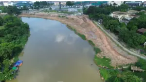 Dự án tuyến đê Hữu Cầu hơn 2.242 tỷ đồng tại Thái Nguyên sẽ tăng năng lực chống ngập, ảnh hưởng 1.496 hộ dân và 23 tổ chức.